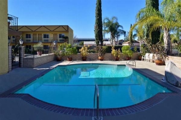 Americas Best Value Inn & Suites - Fontana image 10