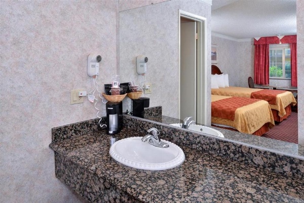 Americas Best Value Inn & Suites - Fontana image 11