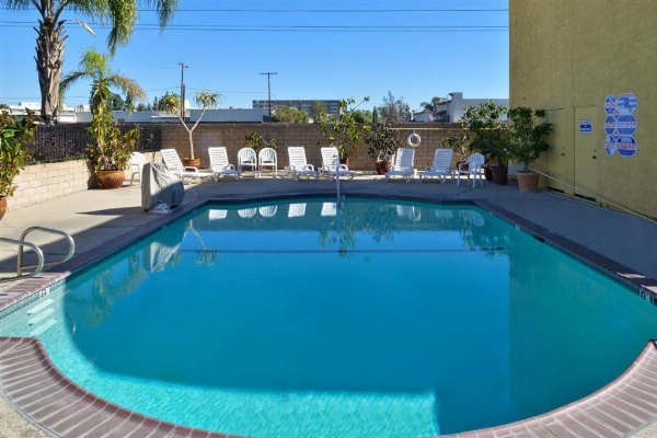 Americas Best Value Inn & Suites - Fontana image 5