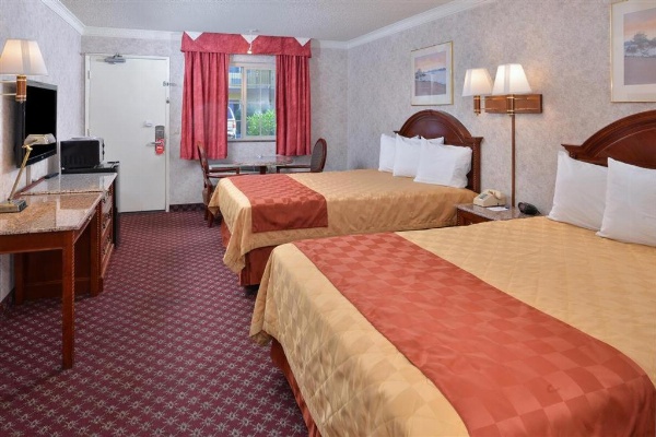 Americas Best Value Inn & Suites - Fontana image 7